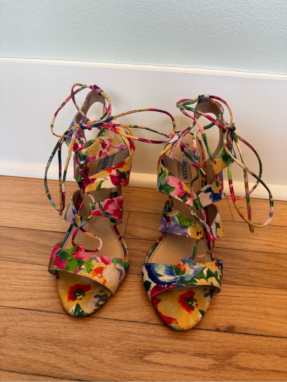 Steve Madden Sandalia Floral Multi Lace-Up 4.5” Heels